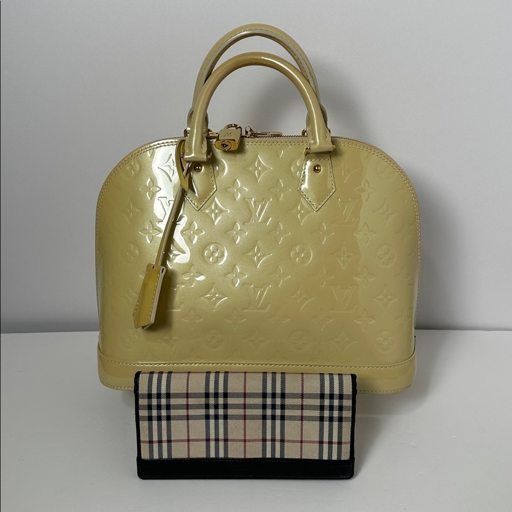 💯 Authentic Louis Vuitton  Alma Vernis handbag w/Free Authentic Burberry wallet🍀 - Picture 3 of 17